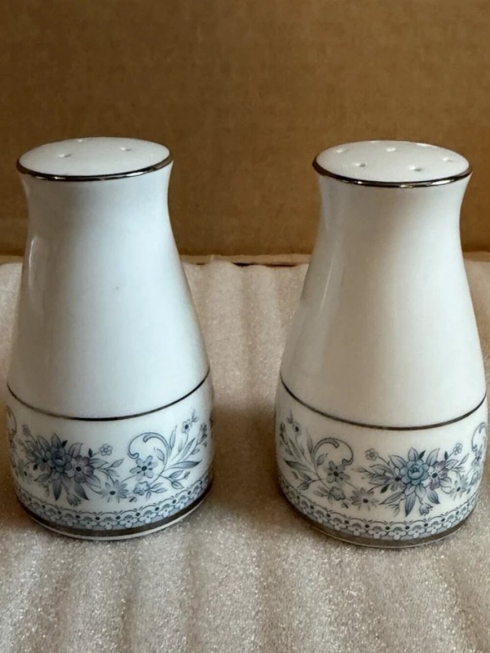 Noritake Fine China Blue Hill 2-pc Salt & Pepper Shakers * DiscontinuedNoritake